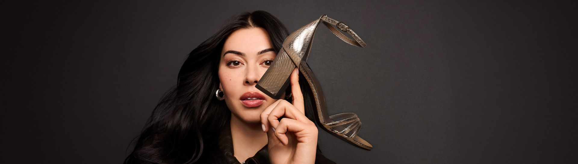 Scarpe estate 2024: i sandali zeppe più belli da comprare online