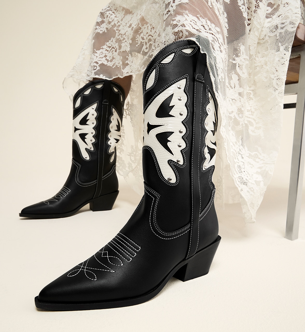 madden girl Women's Salloon Cowboy Boot