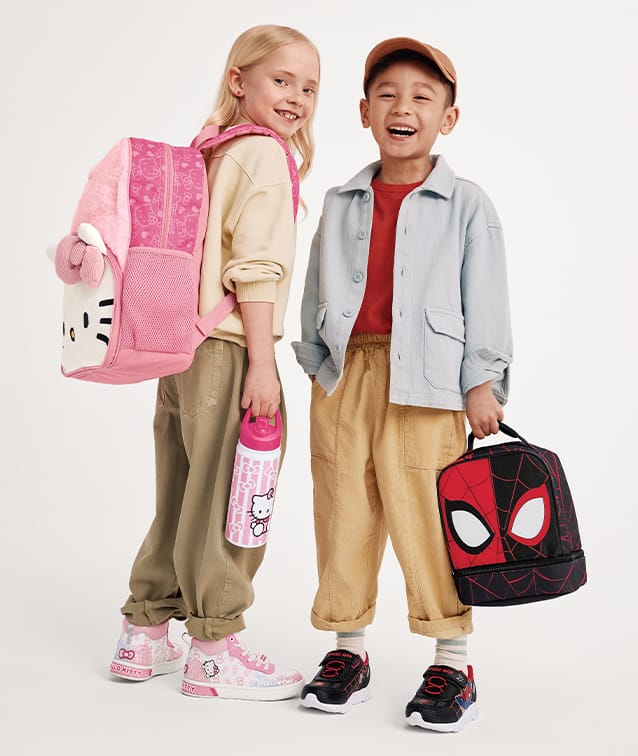 little kids carrying backpacks and lunchboxes