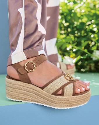 Women's Sandals, Flip Flops and Slides, Famous Footwear