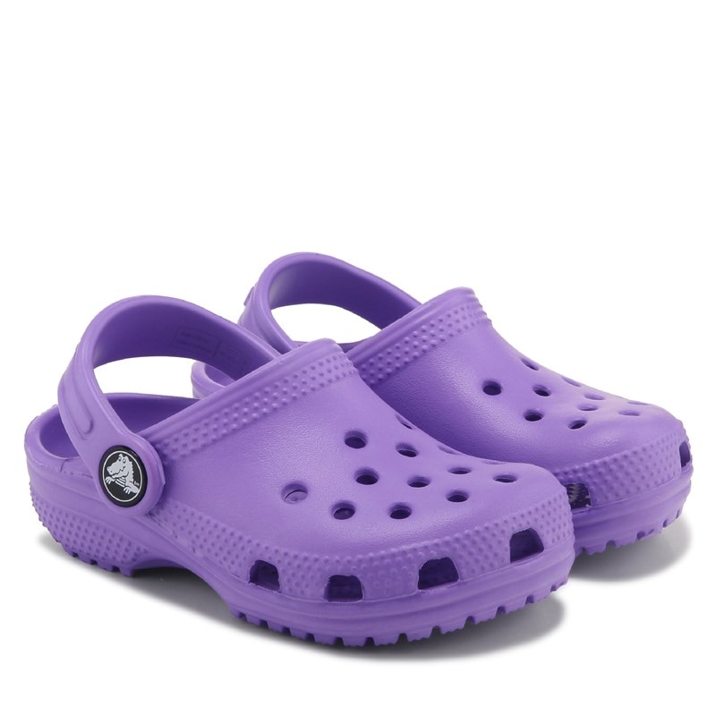 https://www.famousfootwear.com/blob/product-images/20000/00/53/6/00536_pair_feed800.jpg