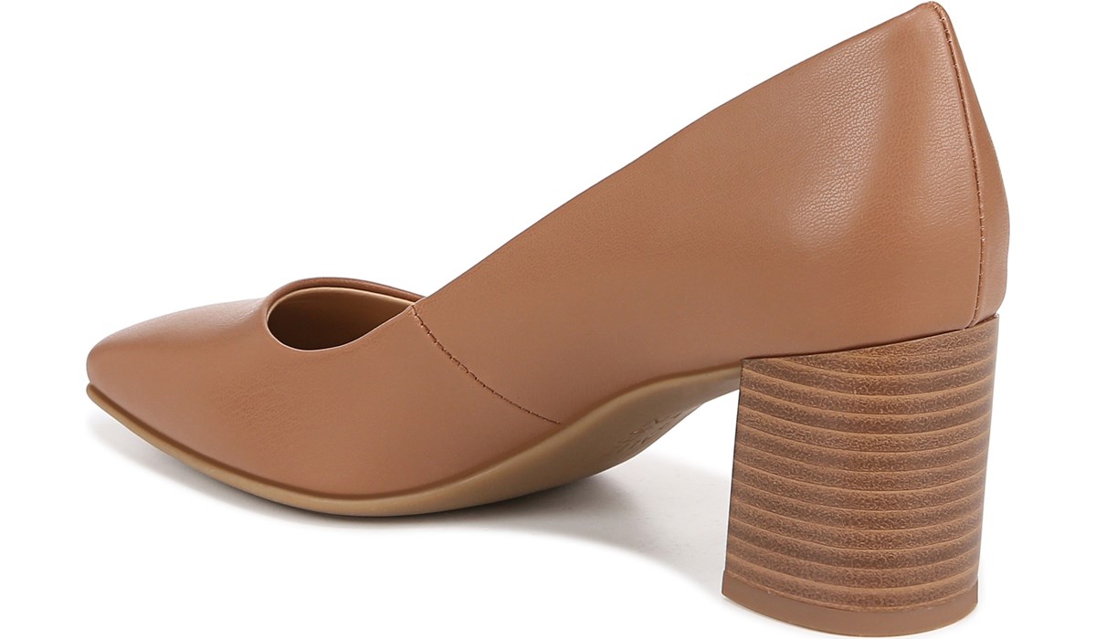 Naturalizer Women s Warner Pump Famous Footwear