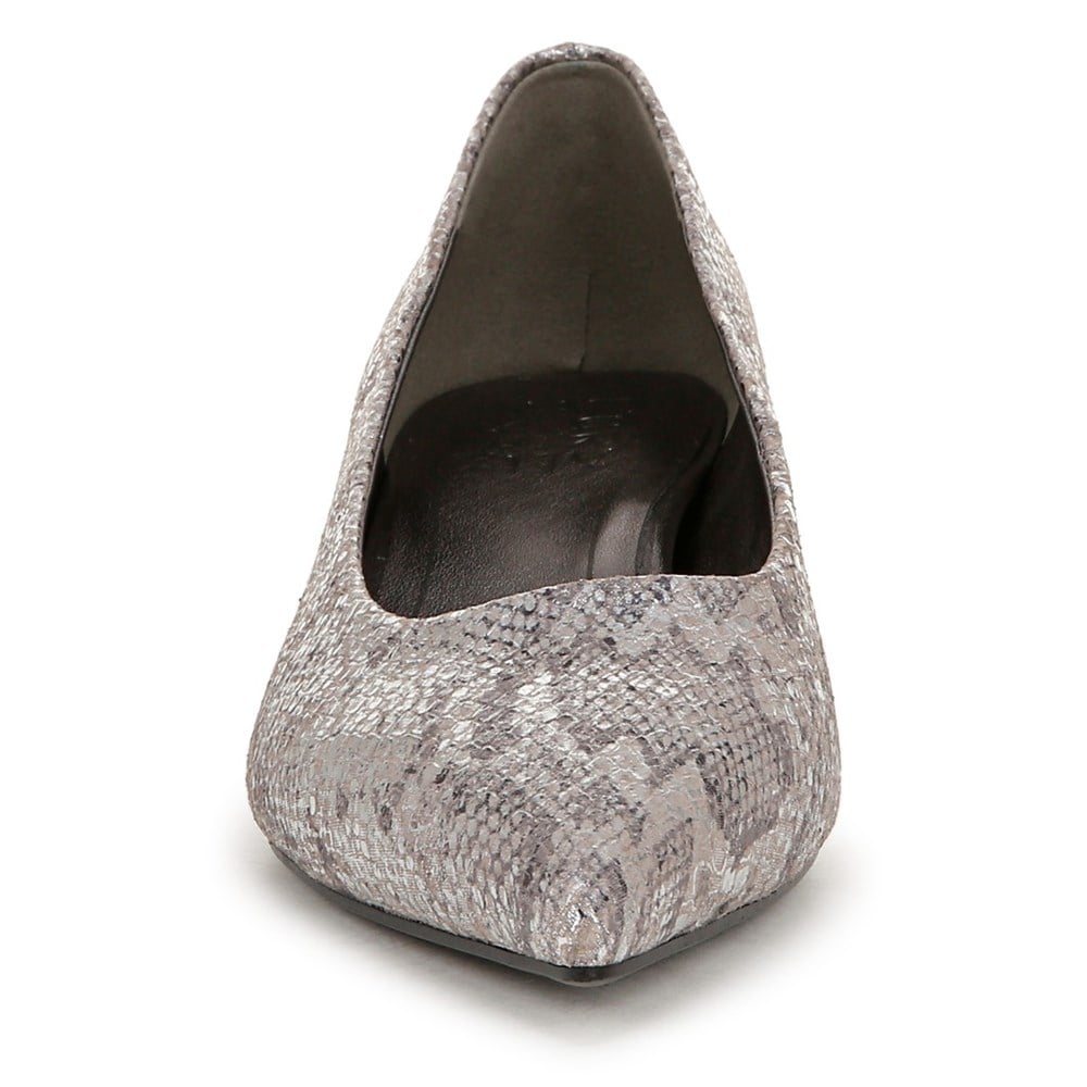 Naturalizer Women's Natalia Kitten Pump | Famous Footwear