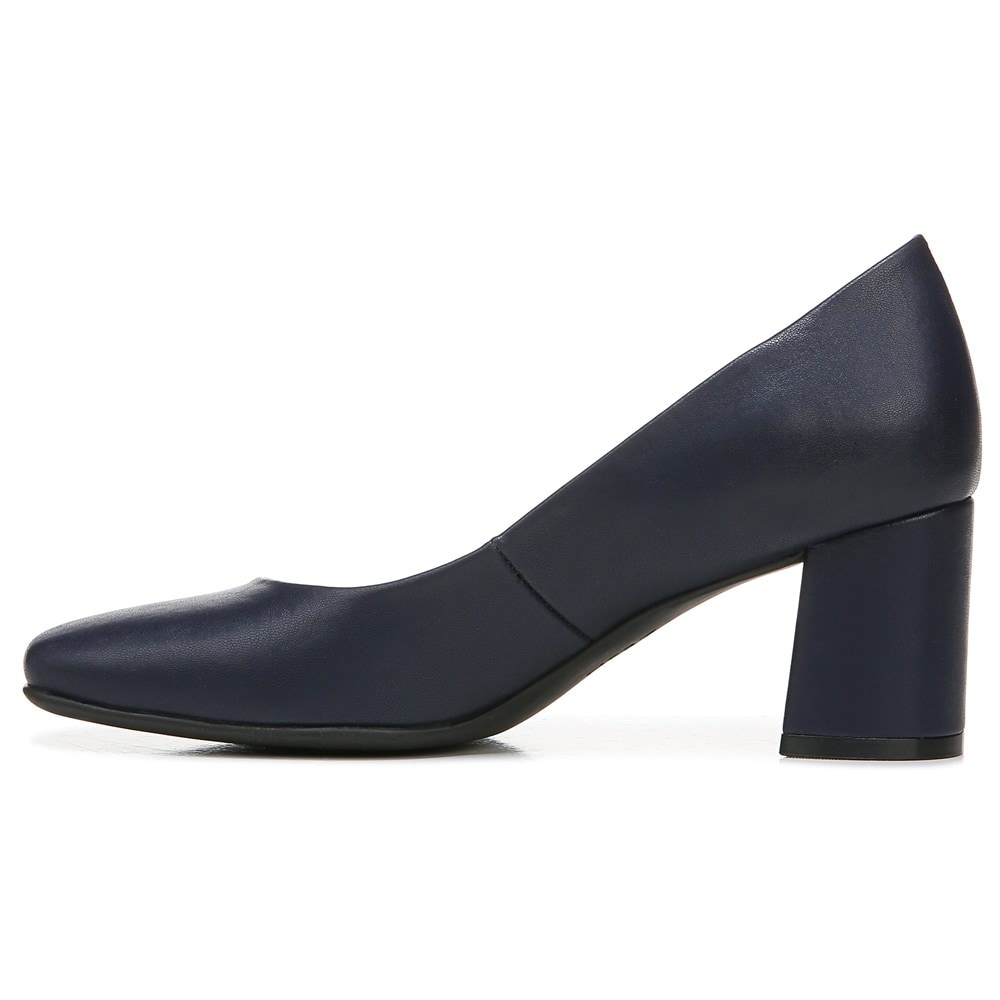 Naturalizer Women s Warner Pump Famous Footwear