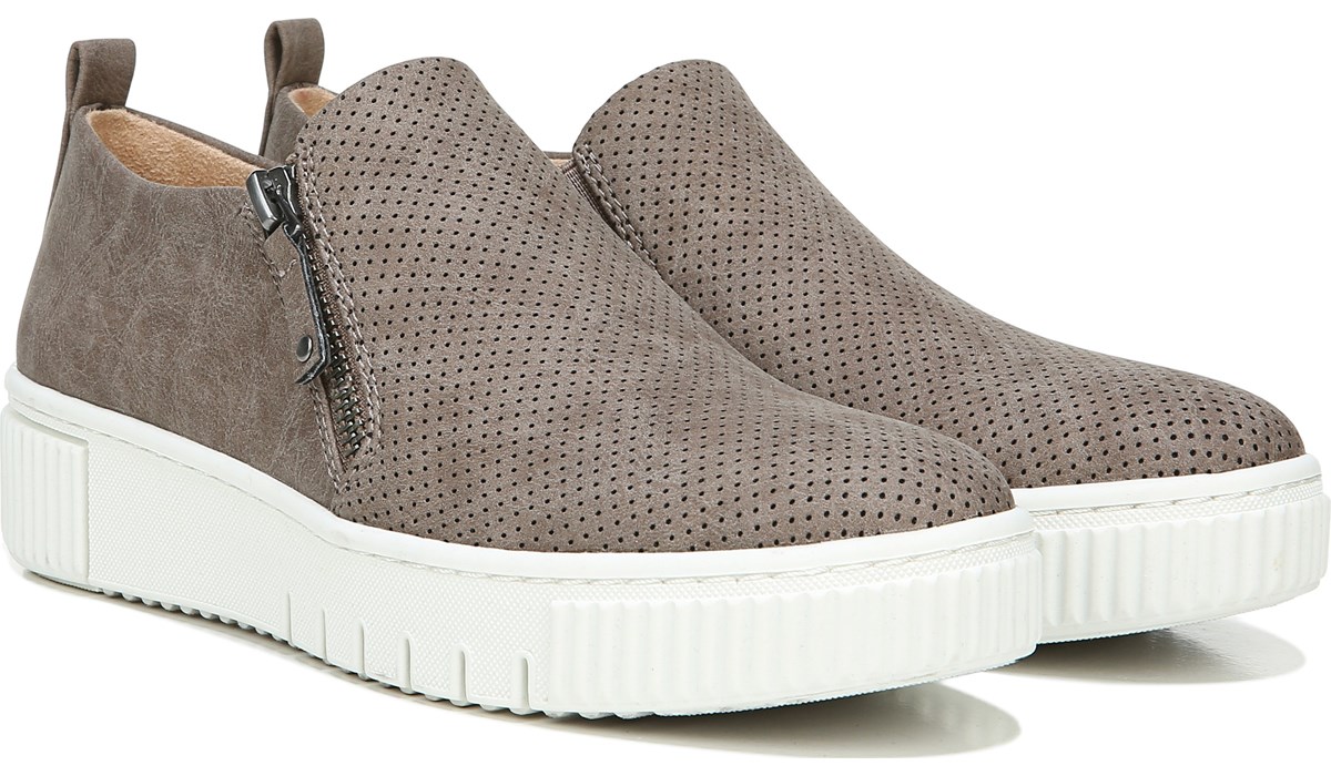 naturalizer athletic shoes