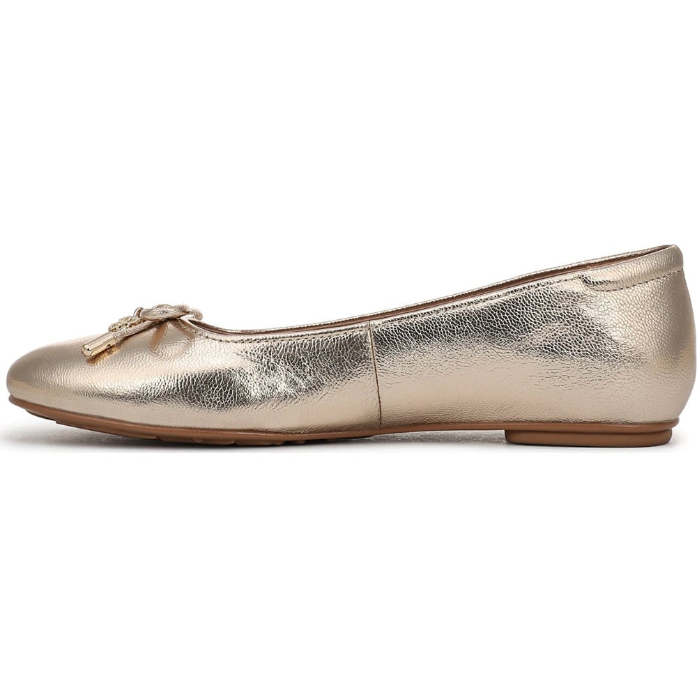 Naturalizer Women's Ashlyn Ballet Flat | Famous Footwear