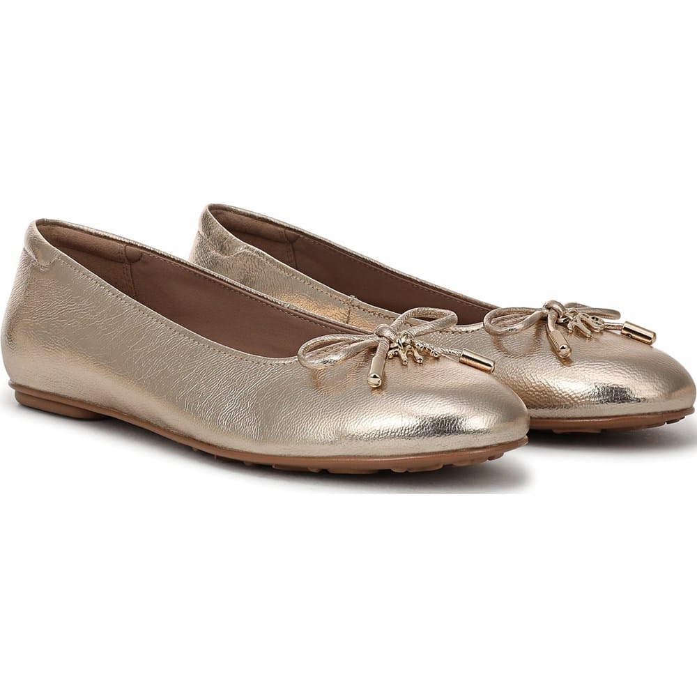 Naturalizer Women's Ashlyn Ballet Flat | Famous Footwear