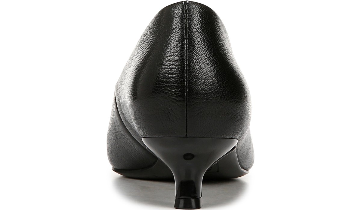 Naturalizer Women's Natalia Kitten Pump | Famous Footwear