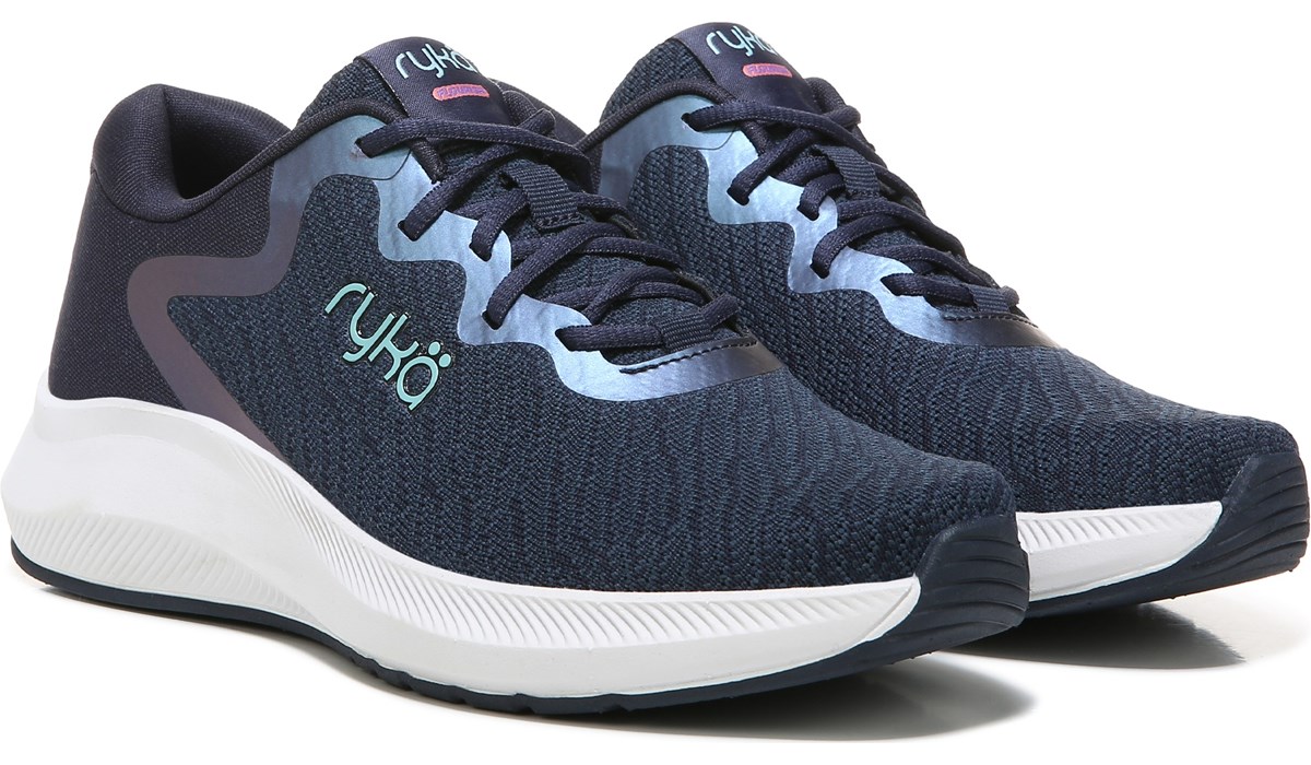 wide casual walking shoes