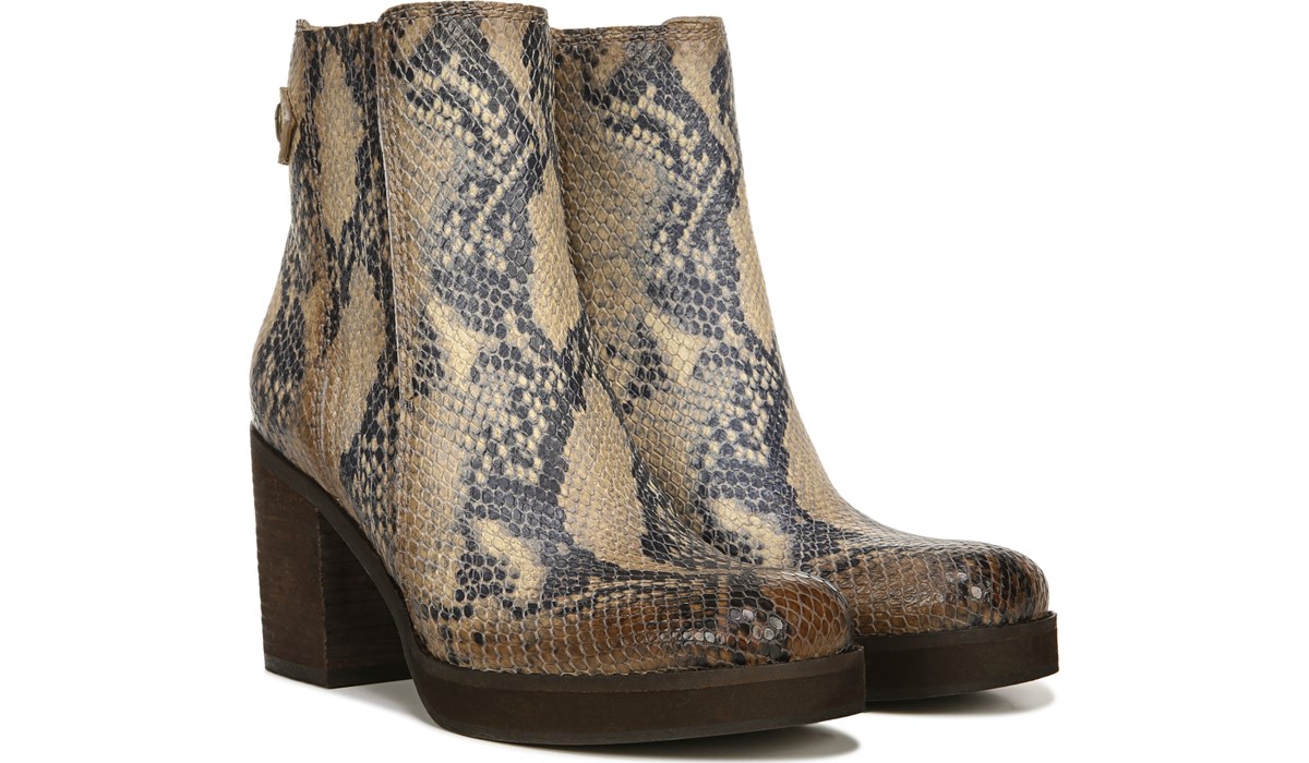zodiac women's greyson block heel boot
