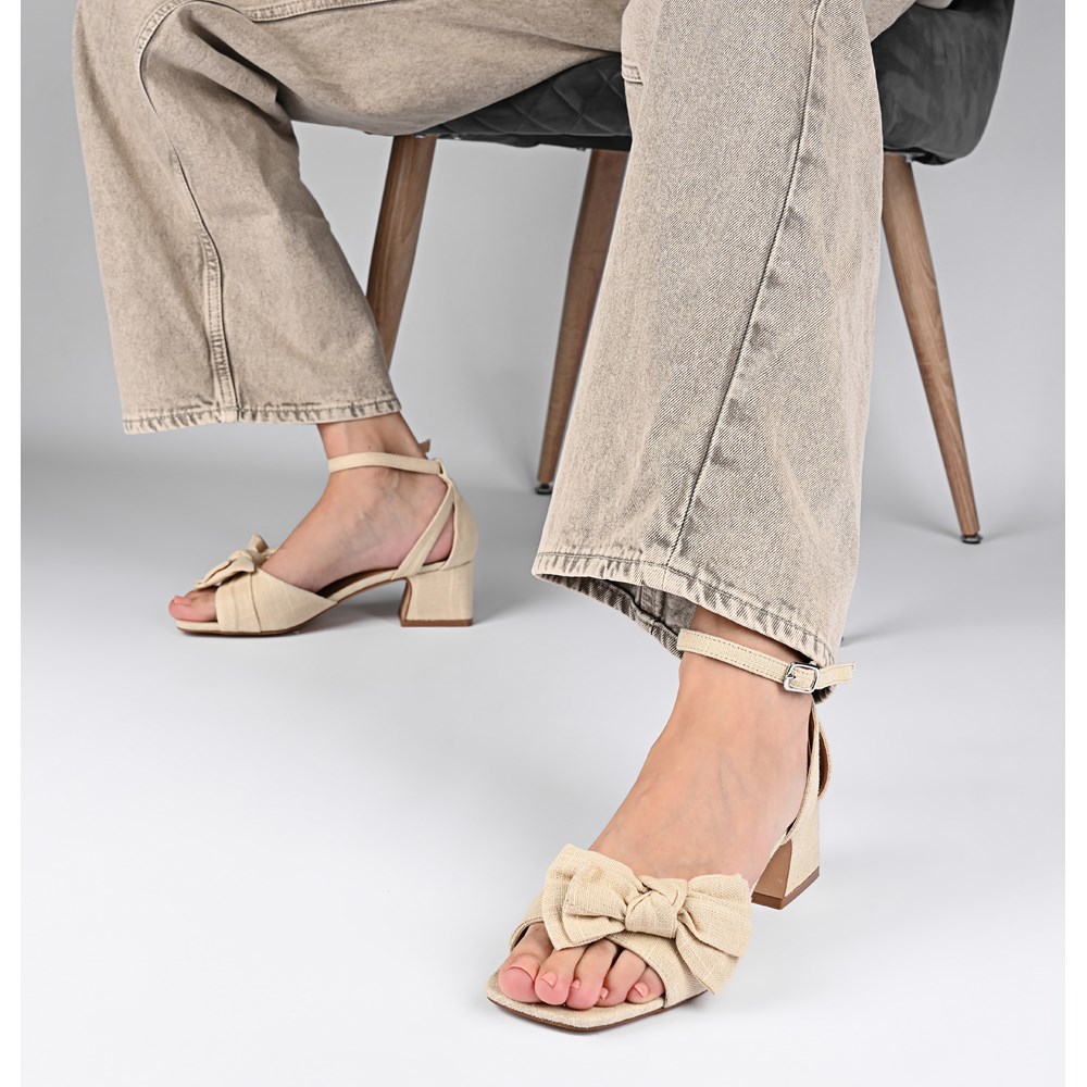 (取寄) ジュルネ コレクション レディース  Journee Collection women Zevi White PU Journee Women's Zevi Dress Sandal | Famous Footwear