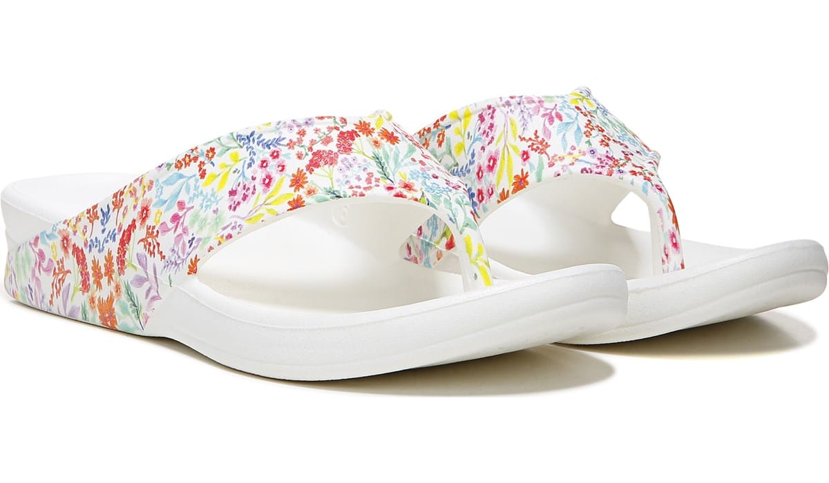 Bzees Women's Villa Print Flip Flop Sandal | Famous Footwear