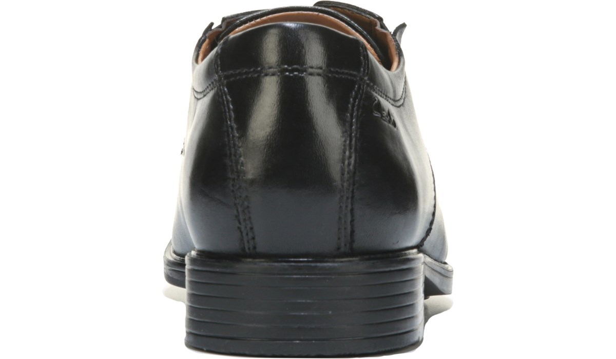 clarks tilden plain toe oxford
