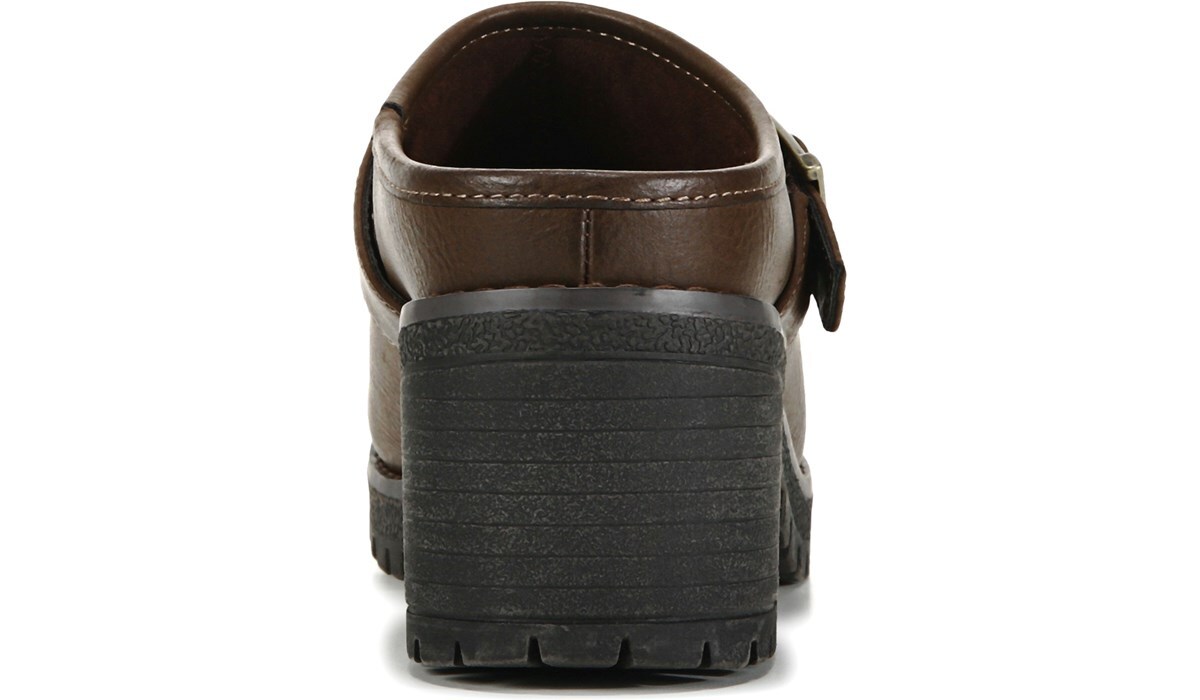 famous footwear eastland