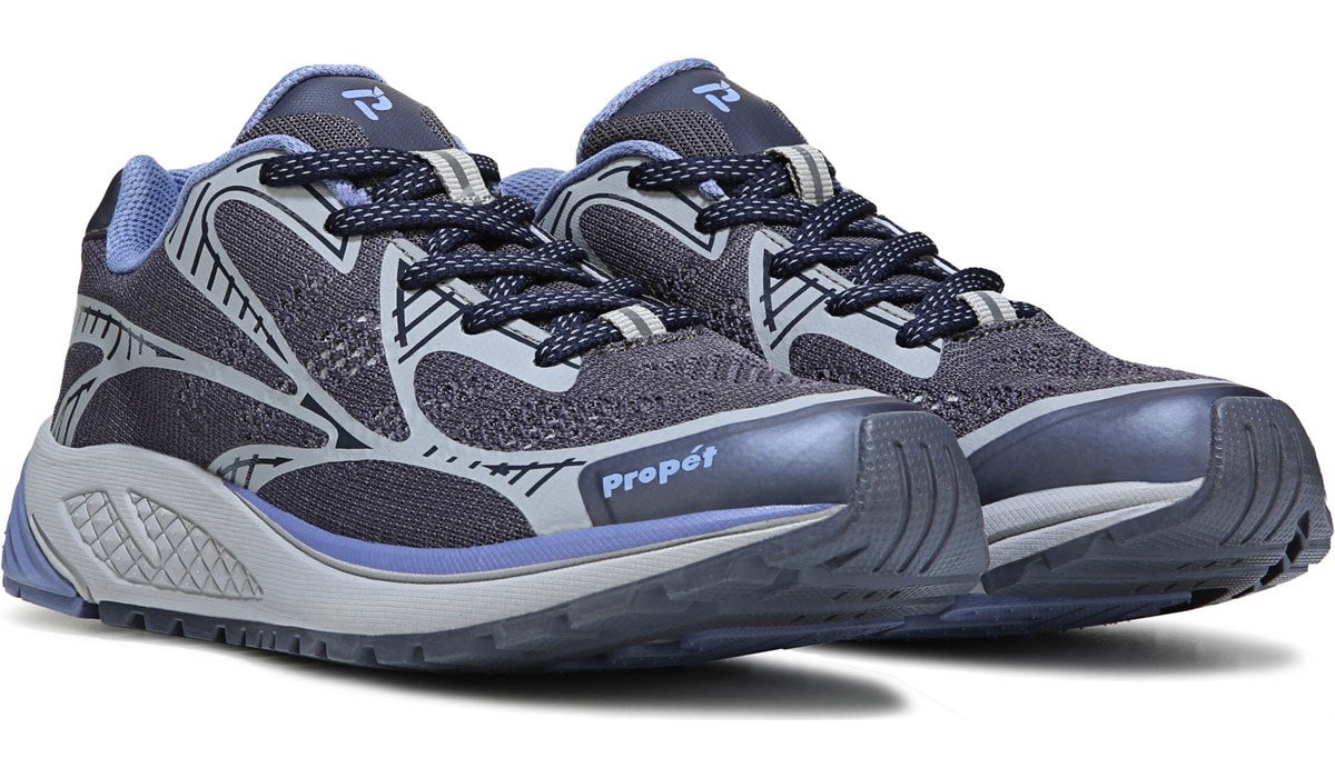 famous footwear saucony