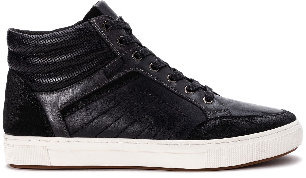 mens 9.5 wide sneakers