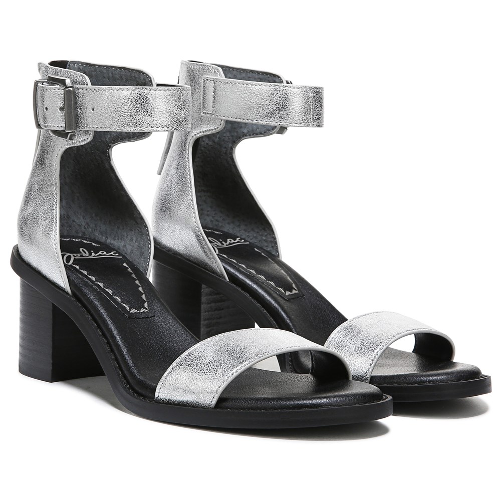 Zodiac Women\'s Ilsa Block Heel Sandal | Famous Footwear