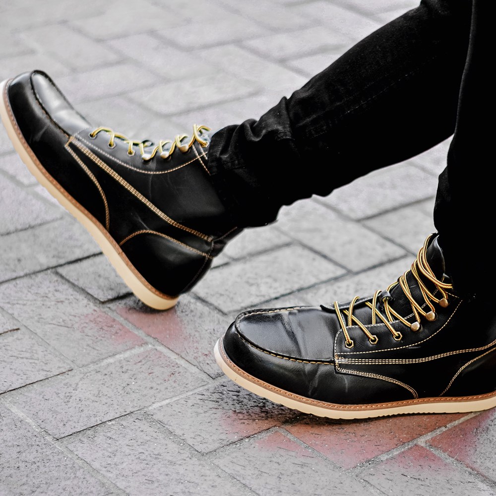 Vance Co. Men's Wyatt Moc Toe Boot | Famous Footwear