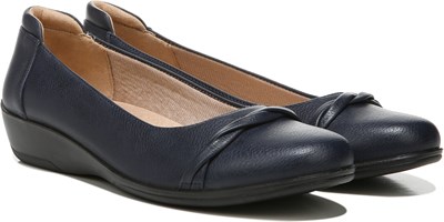 史上最も激安 On Slip Paige Women's LifeStride for Bzees | Footwear Famous ベビーカー・バギー