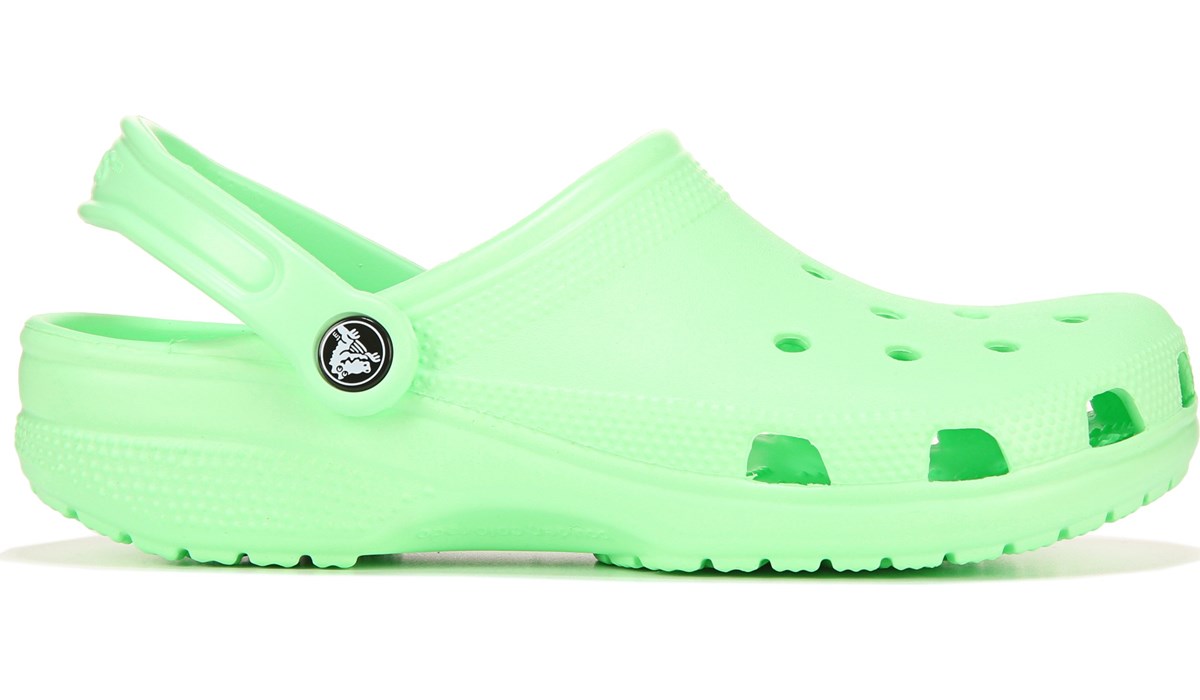 crocs wide width
