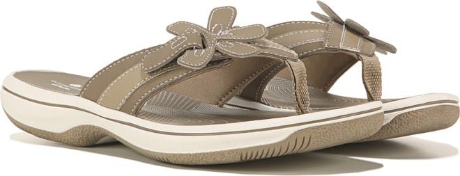 Clarks Women's Brinkley Flora Cloudsteppers Flip Flop Sandal | Famous  Footwear