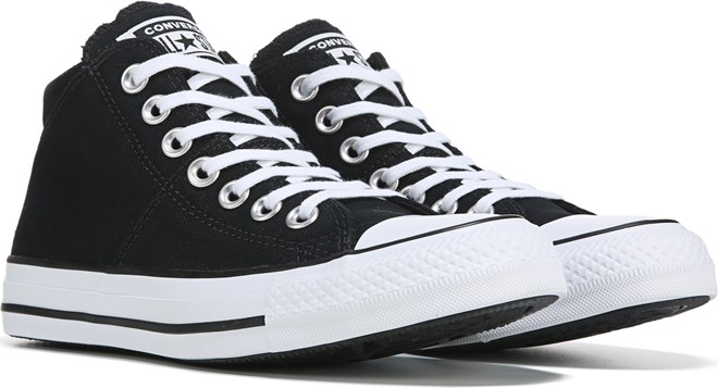 Arriba 74+ imagen black and white converse famous footwear
