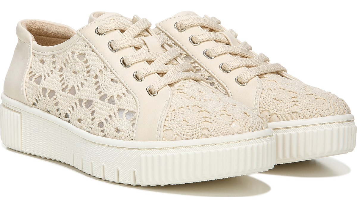 womens beige tennis shoes
