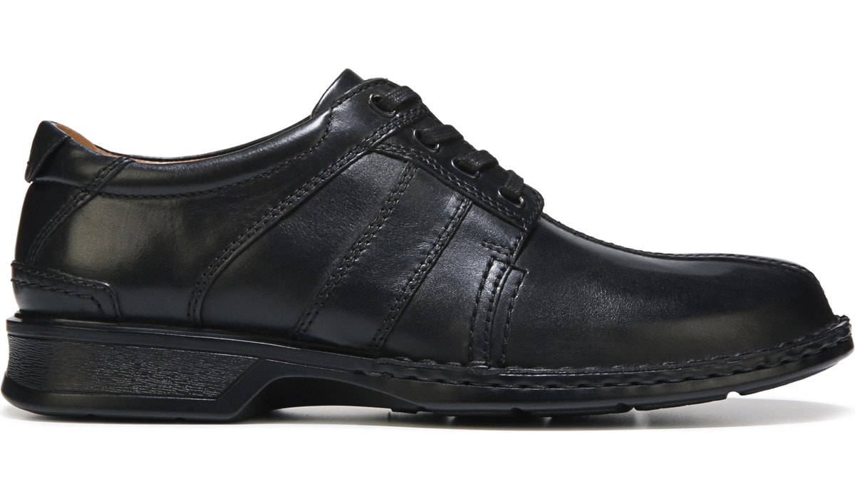 clarks touareg black leather