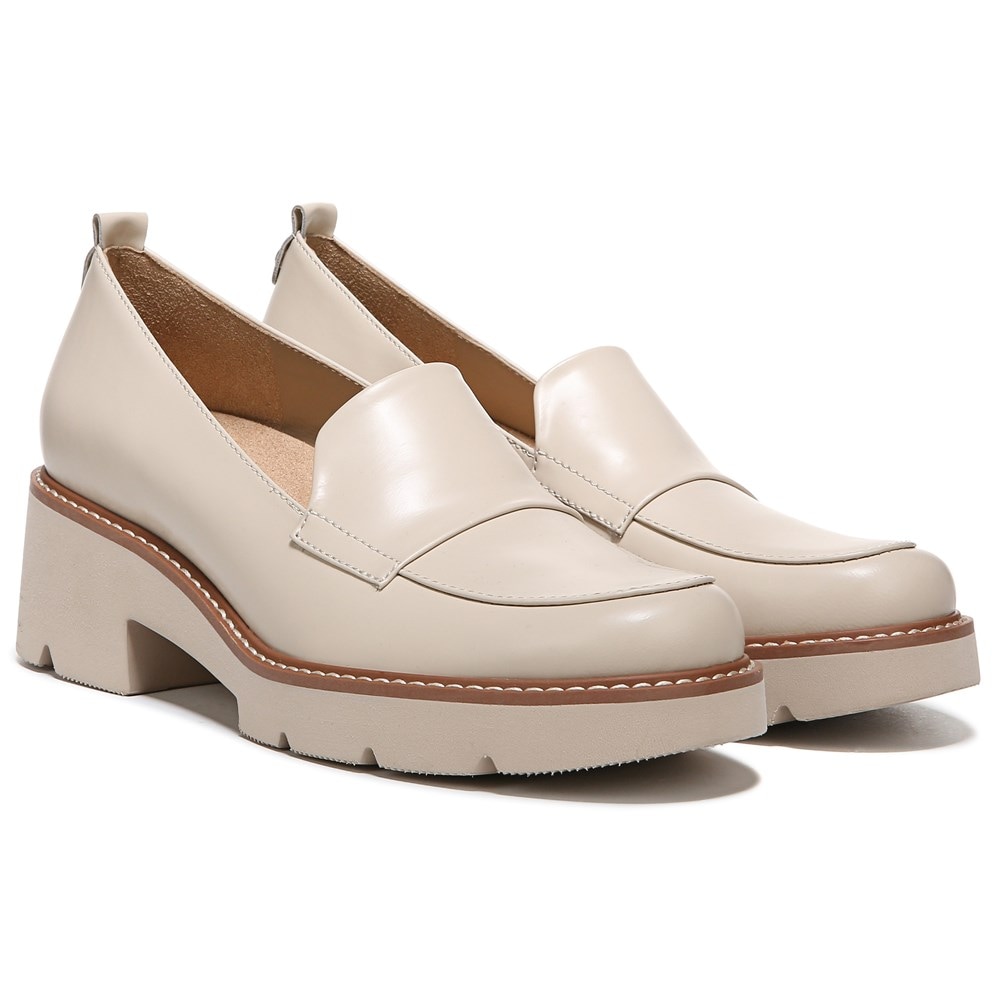 Famous footwear naturalizer discount