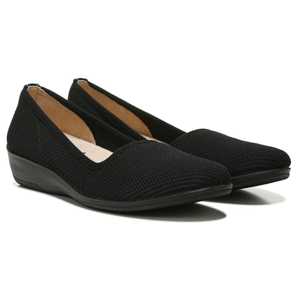 Famous footwear lifestride top