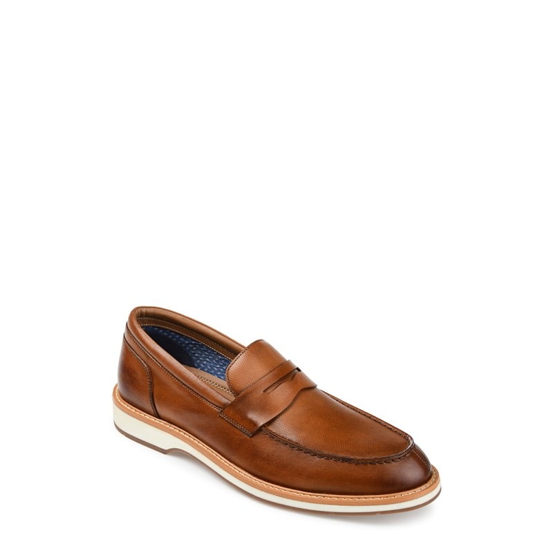 https://www.famousfootwear.com/blob/product-images/20000/26/81/0/26810_pair_feed800.jpg