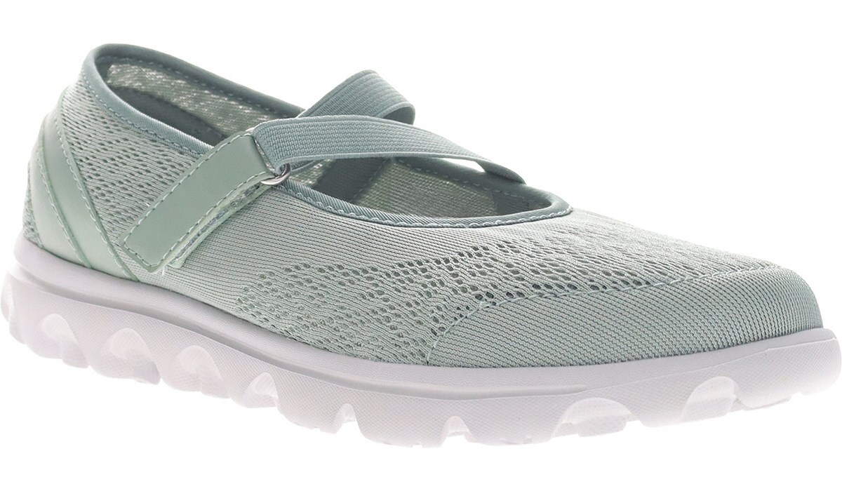 black closed toe slides