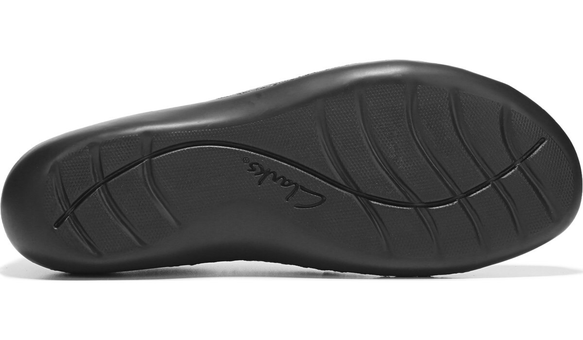 Clarks Women's Ashland Effie Medium/Wide Slip On Famous Footwear