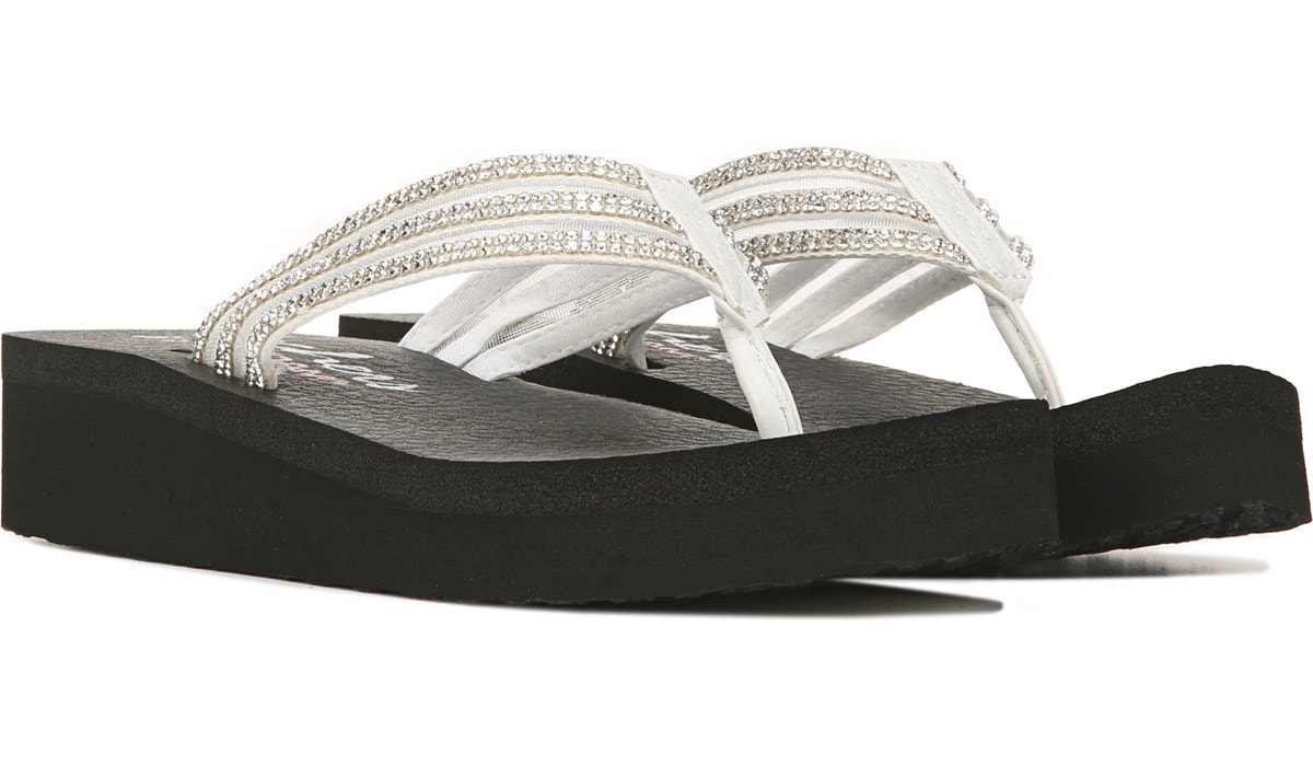 white skechers flip flops