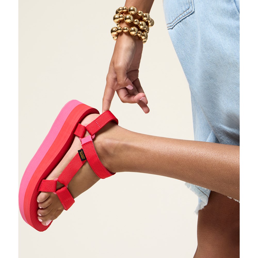 Teva Women's Flatform Universal Sandal | Famous Footwear