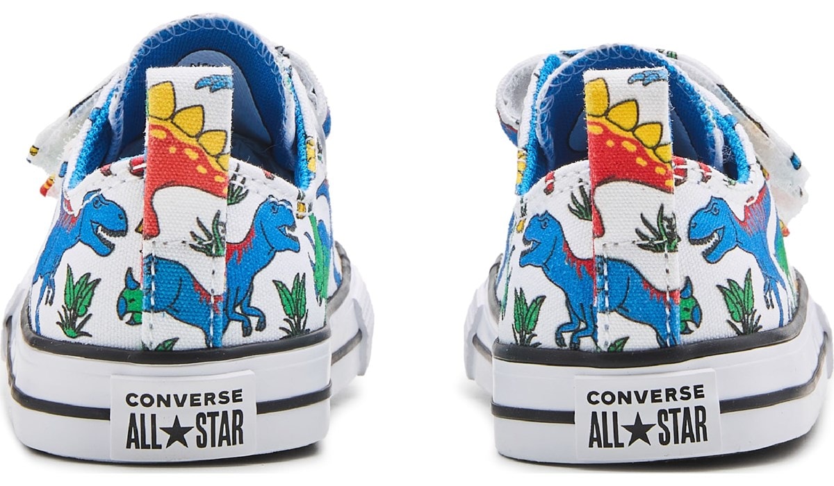 Converse Kids' Chuck Taylor All Star 2V Low Top Sneaker Baby