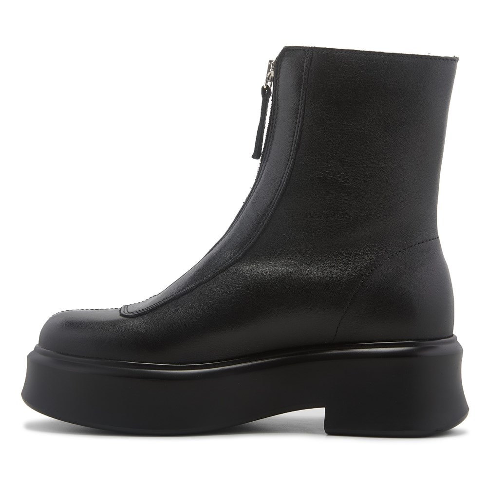 Steve Madden Women's Jones Lug Sole Bootie | Famous Footwear