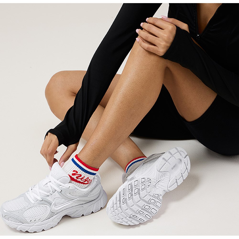 Nike Women's V5 RNR Sneaker | Famous Footwear
