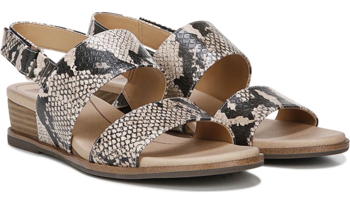 barely there sandals trend