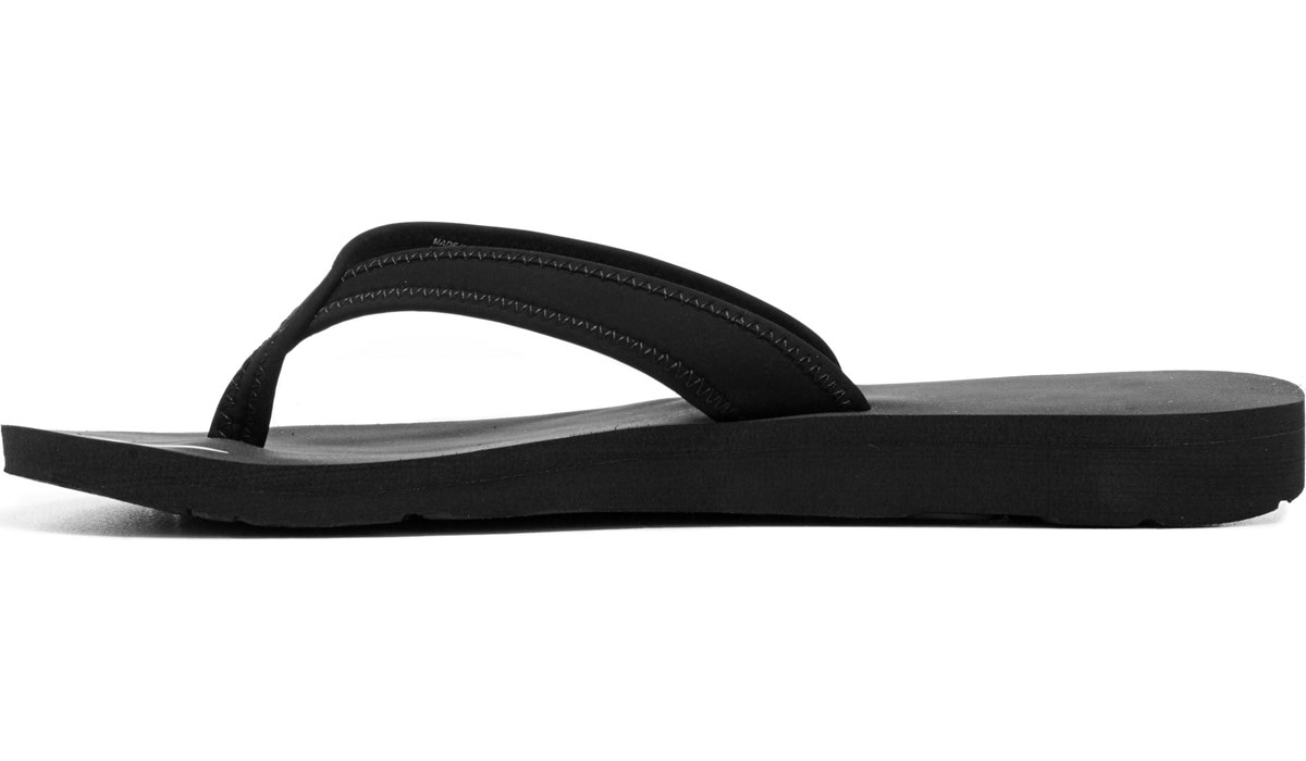 nike celso flip flops