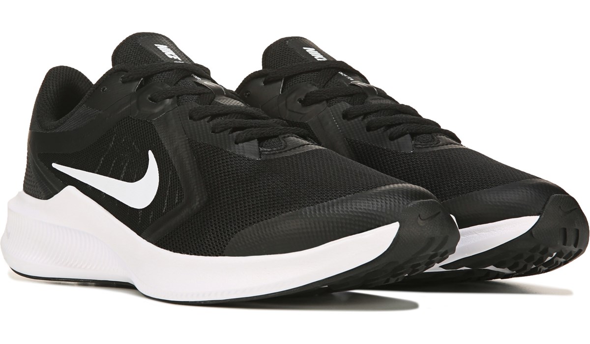 kids nike volleyball shoes