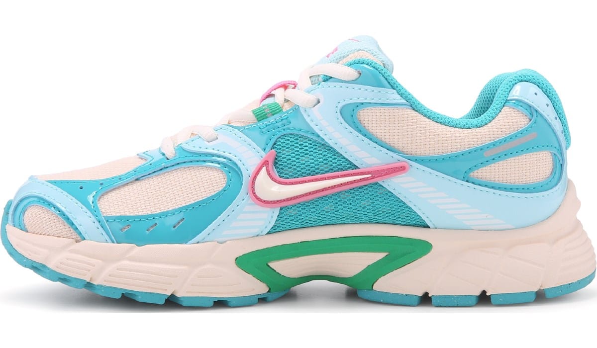 Nike Women's V5 RNR Sneaker | Famous Footwear