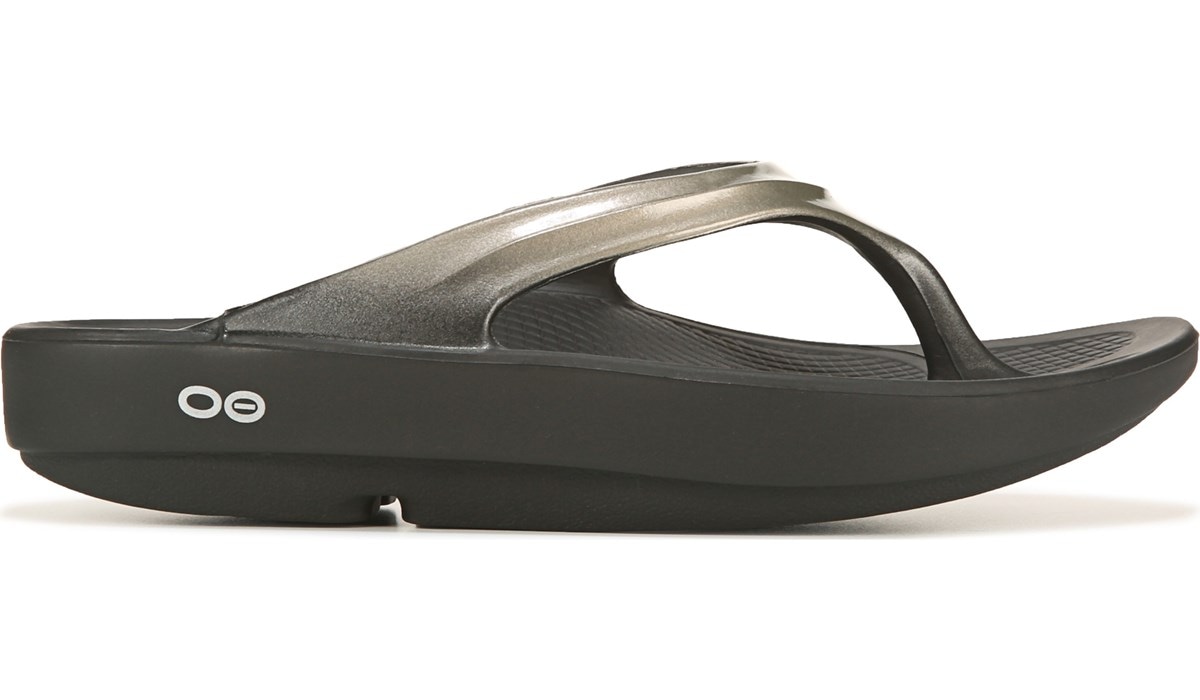 oofos flip flops near me