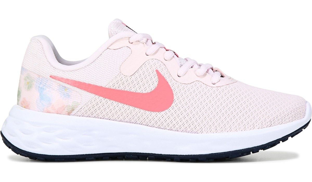 Nike revolution 5 coral deals