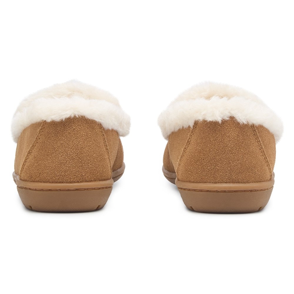 Minnetonka Moccasin Women's Vyanne Venetian Slipper | Famous Footwear