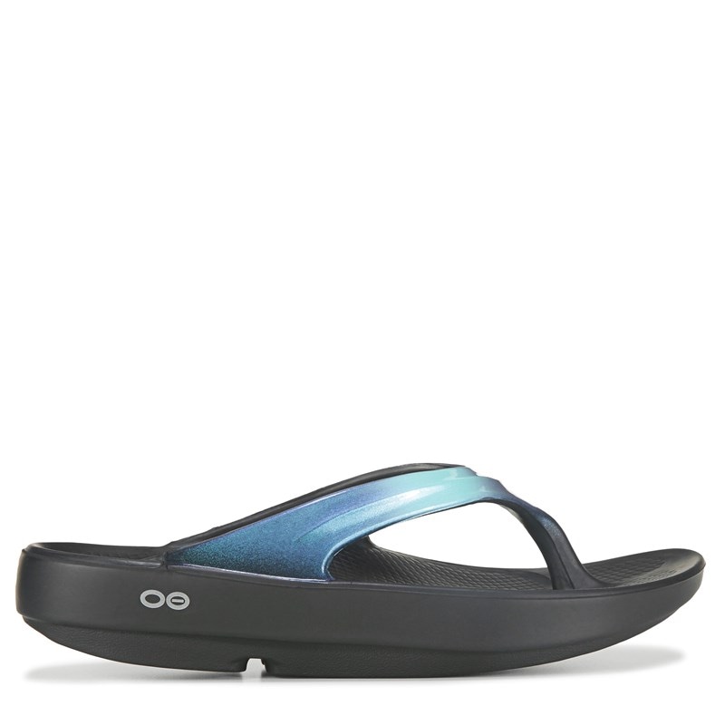 Famous footwear oofos sales