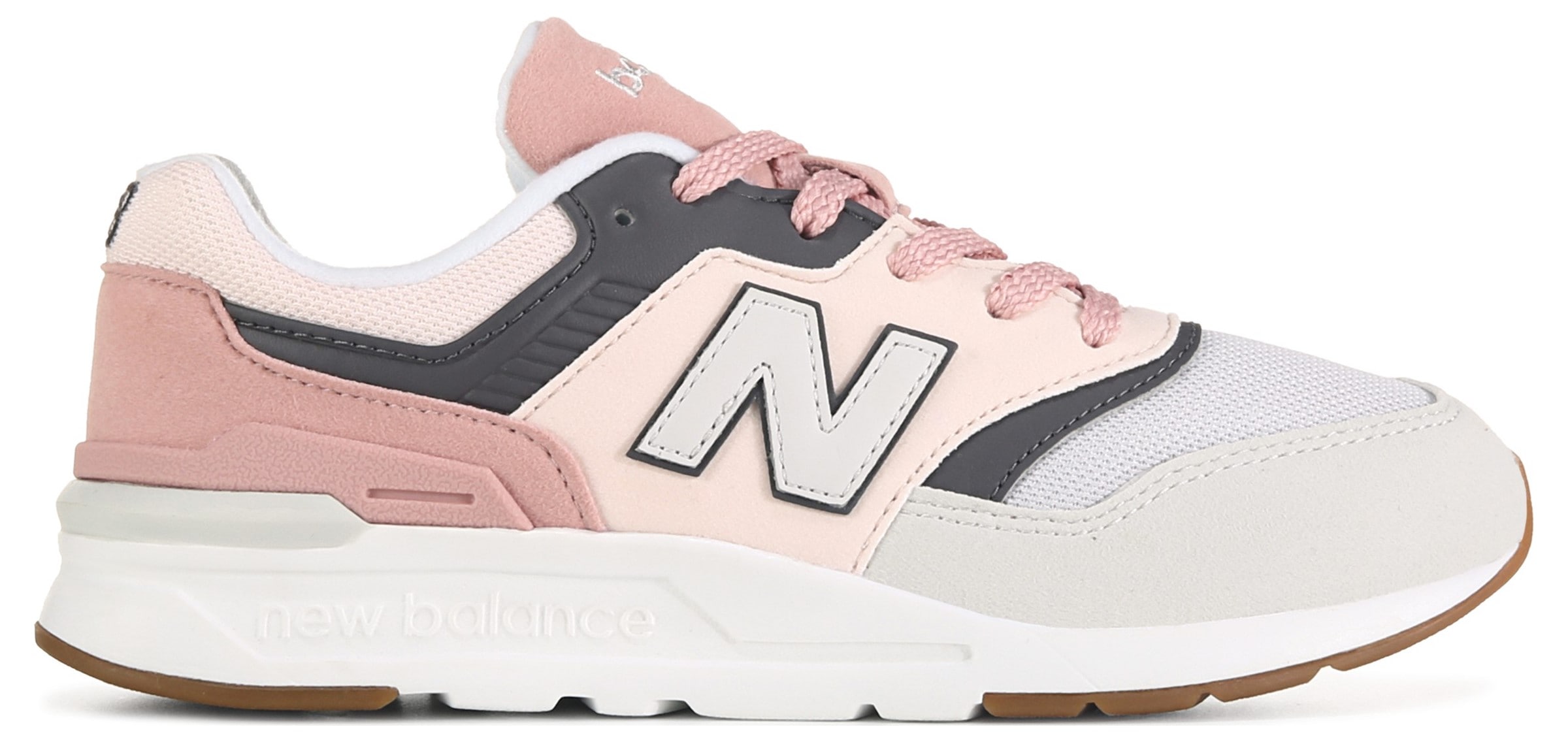 New balance 997h with elle girl '90s party store
