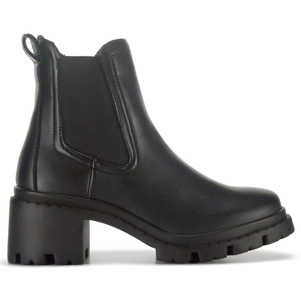 Steve Madden Women s Zoltin Lug Chelsea Boot Famous Footwear