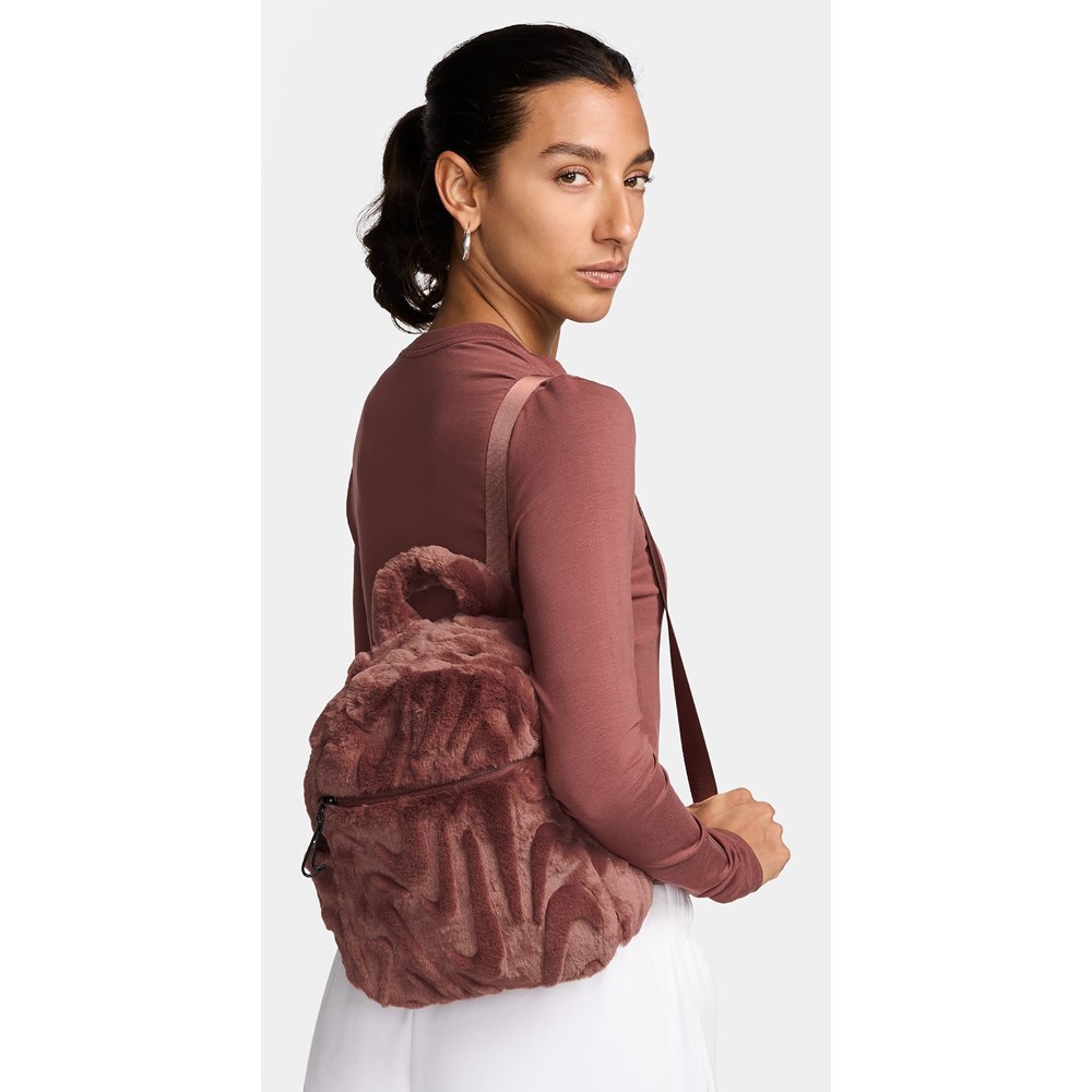 【DEINET】24FW POM POM FUR BACKPACK (MOCHA) POM POM FUR BACKPACK IN MOCHA - DEINET