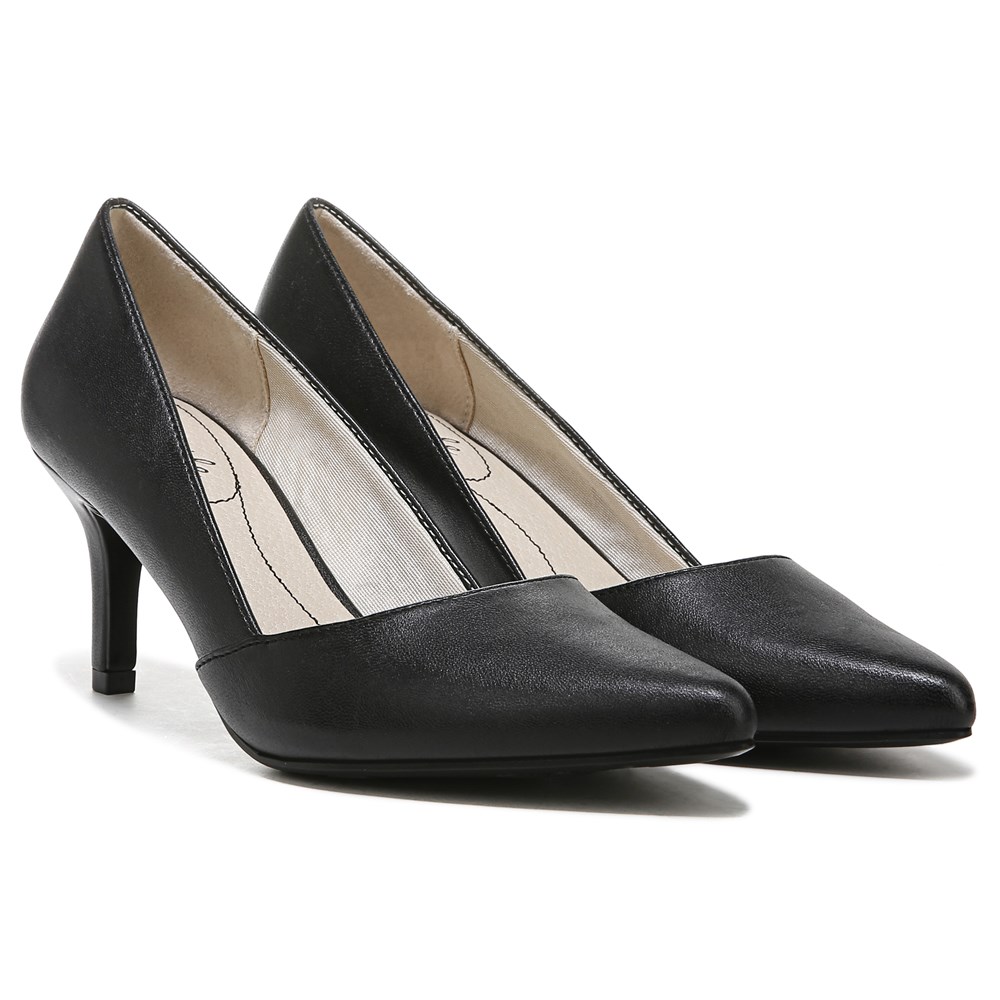 Women's Savvy Medium/Wide Pointed Toe Pump